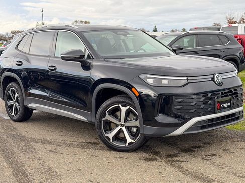 New 2026 Volkswagen Tiguan SE image 3
