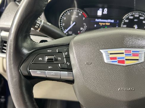 Used 2022 Cadillac XT4 Premium Luxury w/ Enhanced Visibility Package FWD image 18