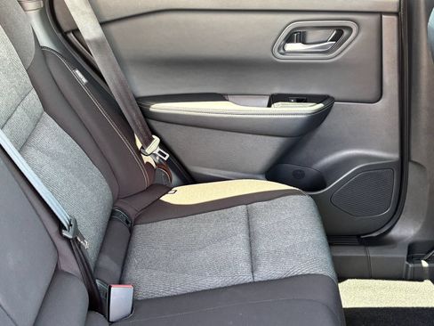 Used 2025 Nissan Rogue SV FWD image 11