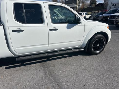 Used 2014 Nissan Frontier SV w/ SV Value Truck Package image 5