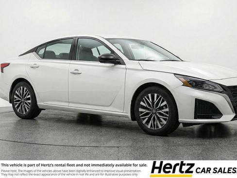 Used 2025 Nissan Altima 2.5 SV image 1