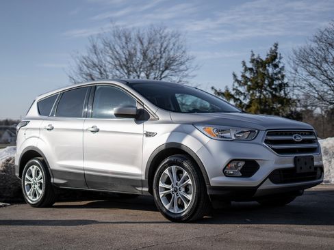 Used 2017 Ford Escape SE image 3
