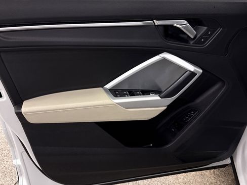 Used 2022 Audi Q3 2.0T Premium w/ Convenience Package image 4