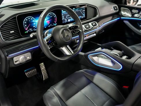 Used 2024 Mercedes-Benz GLS 580 4MATIC image 9