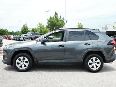 Used 2019 Toyota RAV4 LE FWD image 9