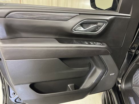 Used 2024 GMC Yukon XL SLT w/ SLT Luxury Package image 11