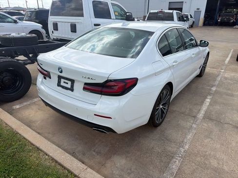 Used 2023 BMW 530e xDrive image 3