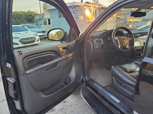 Used 2013 GMC Yukon XL Denali image 10