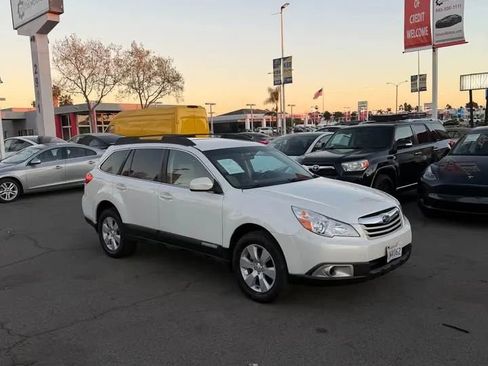 Used 2012 Subaru Outback 2.5i Premium image 2