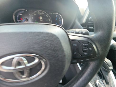 Used 2025 Toyota RAV4 XLE AWD/4WD image 19