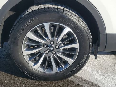 Certified 2023 Lincoln Nautilus Reserve image 5