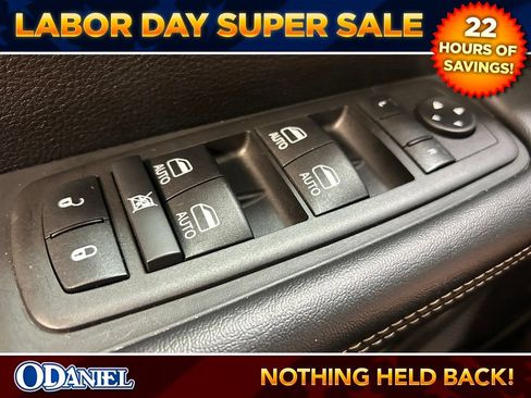 Used 2025 Chrysler Pacifica Select FWD image 10