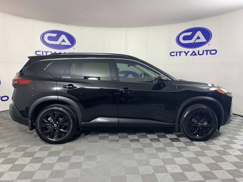 Used 2023 Nissan Rogue SV w/ SV Premium B Package FWD image 2