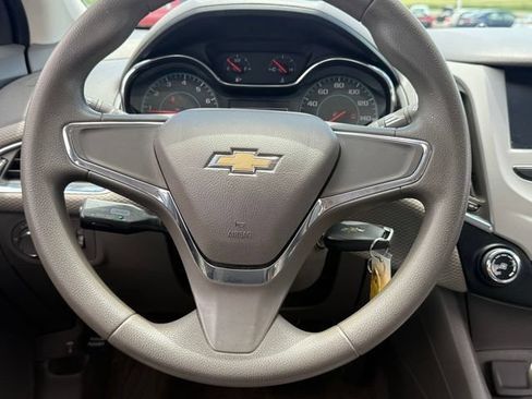 Used 2018 Chevrolet Cruze LS FWD image 9