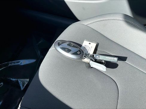 Used 2025 Hyundai Elantra Sport image 10