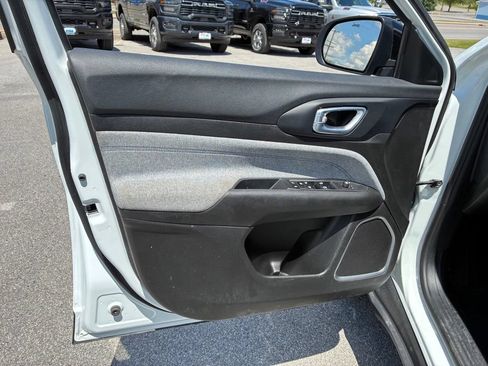 Used 2024 Jeep Compass Latitude AWD/4WD image 20