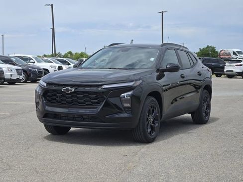 New 2026 Chevrolet Trax LT FWD image 2