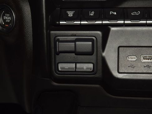 Used 2023 Chevrolet Silverado 2500 High Country w/ Safety Package II image 37