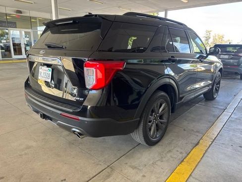 Used 2023 Ford Explorer XLT w/ Equipment Group 202A AWD/4WD image 3