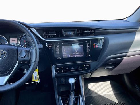 Used 2018 Toyota Corolla LE image 6