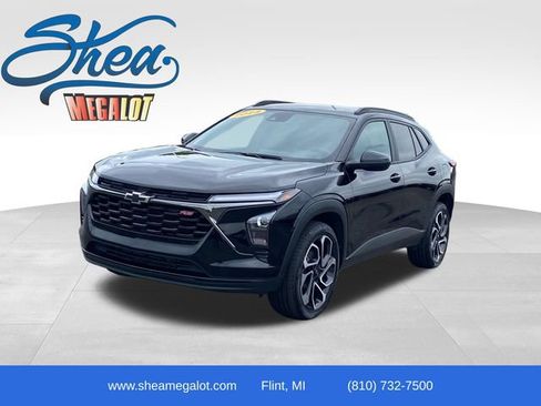 Used 2025 Chevrolet Trax RS w/ Driver Confidence Package FWD image 1