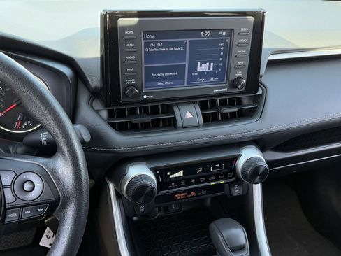 Used 2022 Toyota RAV4 LE image 19