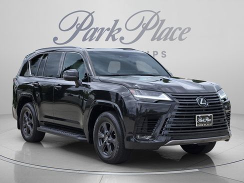 Used 2023 Lexus LX 600 4WD w/ Appearance Package image 7