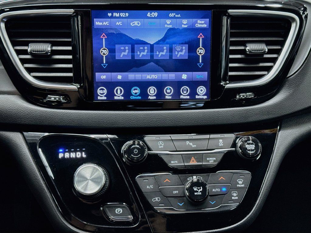 Used 2019 Chrysler Pacifica Touring Plus w/ S Appearance Package FWD image 14