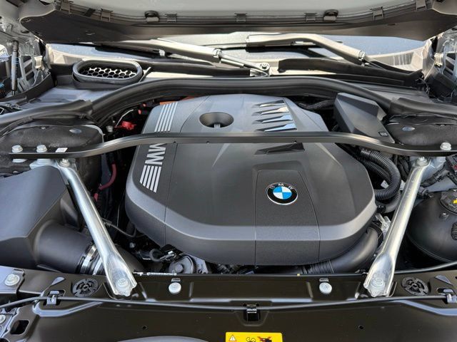 Used 2026 BMW 750e xDrive AWD/4WD image 31
