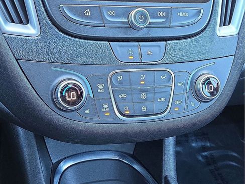 Used 2024 Chevrolet Malibu LT image 28