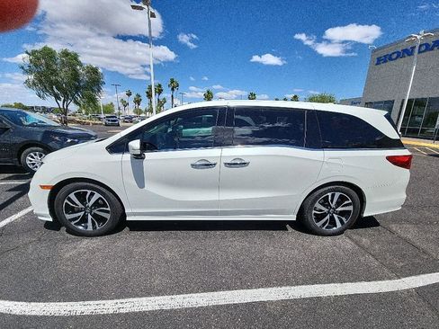 Used 2018 Honda Odyssey Elite image 3