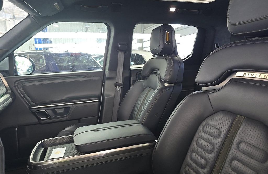 Used 2023 Rivian R1T Adventure Dual AWD/4WD image 6