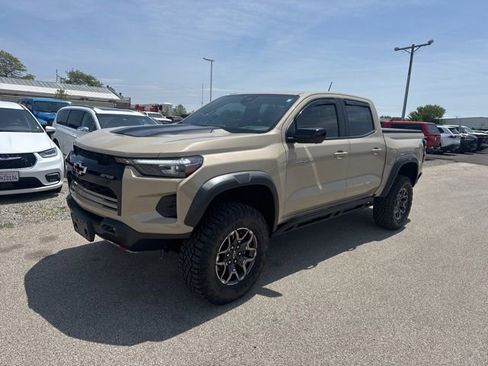 Used 2024 Chevrolet Colorado ZR2 w/ Technology Package AWD/4WD image 2