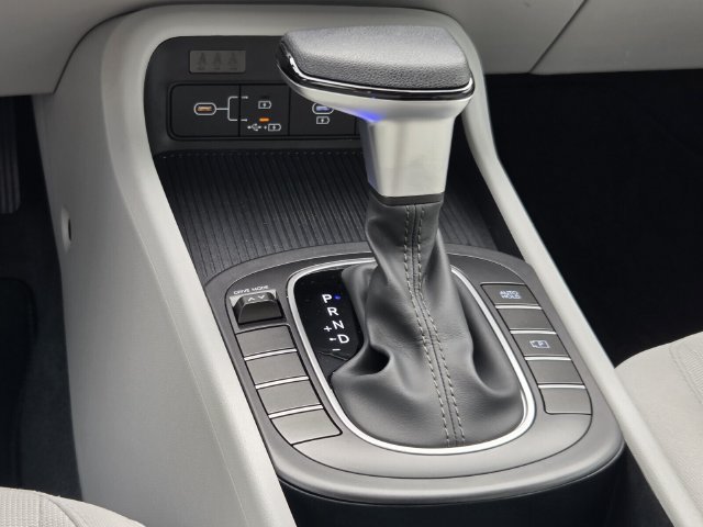 Used 2025 Hyundai Kona SE FWD image 14