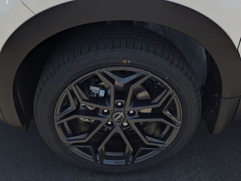 New 2026 Nissan Kicks SR FWD image 7