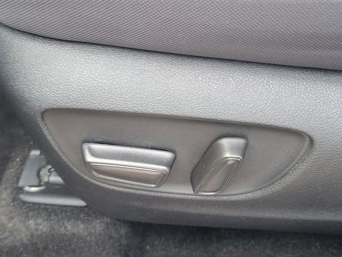 Used 2024 Toyota Highlander LE image 12