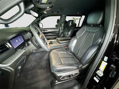Used 2023 Jeep Wagoneer L Series III w/ Preferred Equipment Group AWD/4WD image 2