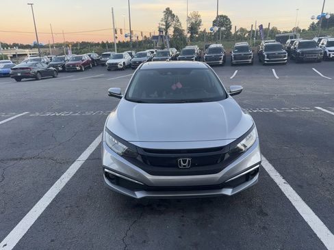 Used 2020 Honda Civic Touring image 2