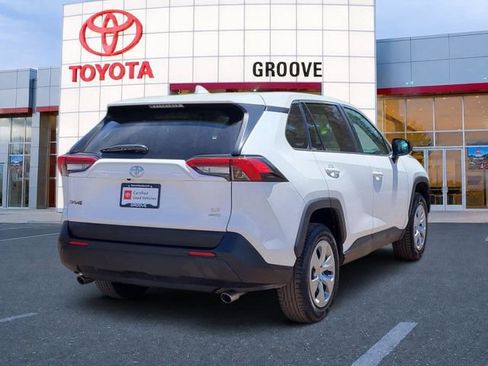 Used 2019 Toyota RAV4 LE w/ Carpet Mat Package AWD/4WD image 5