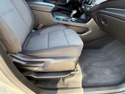 Certified 2021 Chevrolet Traverse LT image 11