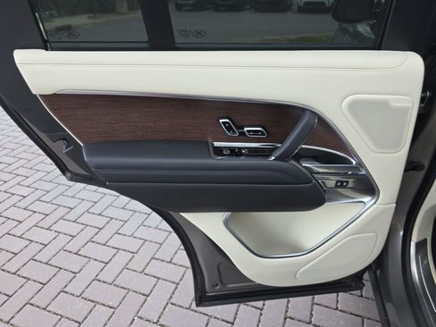 Certified 2023 Land Rover Range Rover Autobiography AWD/4WD image 13