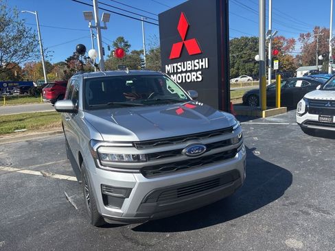 Used 2024 Ford Expedition XLT RWD image 25