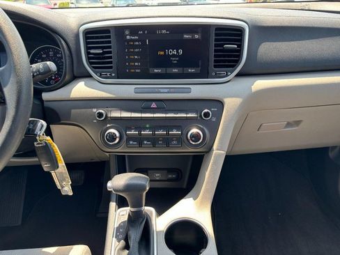 Used 2020 Kia Sportage LX AWD/4WD image 13