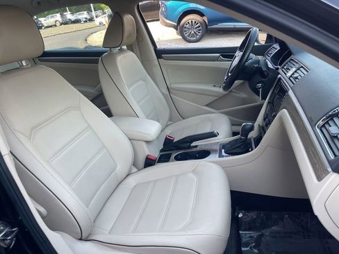 Used 2016 Volkswagen Passat 1.8T SE FWD image 16