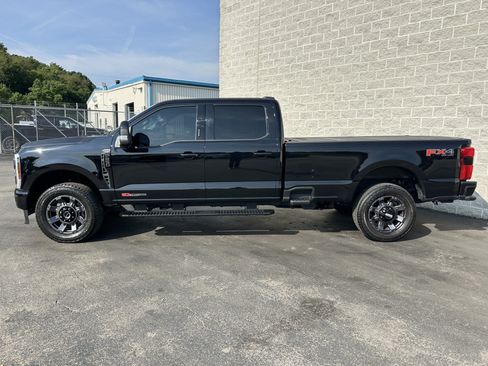 Used 2024 Ford F250 Lariat w/ Sport Appearance Package AWD/4WD image 4