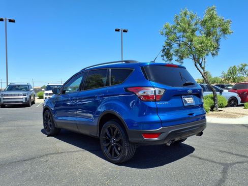 Used 2018 Ford Escape SE w/ SE Sport Appearance Package FWD image 4
