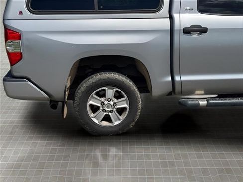 Used 2018 Toyota Tundra SR5 w/ SR5 Upgrade Package AWD/4WD image 14