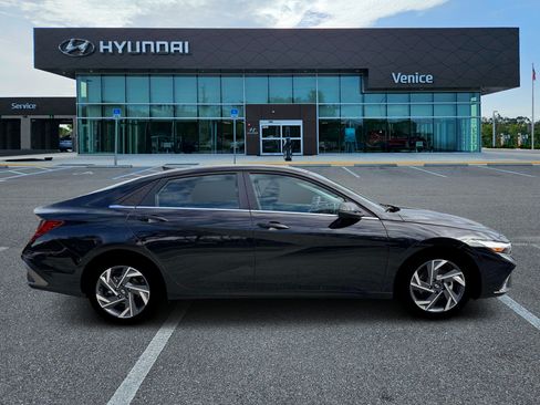 New 2026 Hyundai Elantra Limited FWD image 28