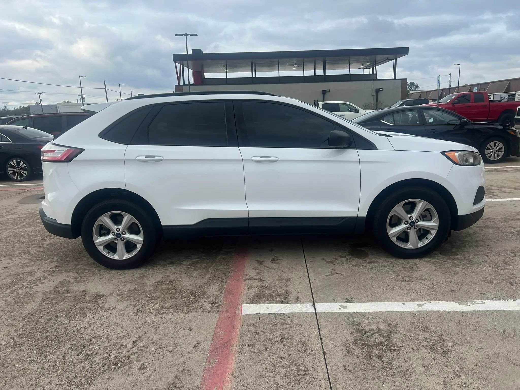 Used 2022 Ford Edge SE AWD/4WD image 3
