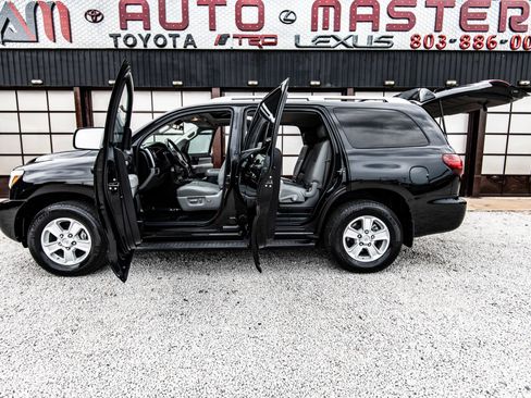Used 2018 Toyota Sequoia SR5 RWD image 16